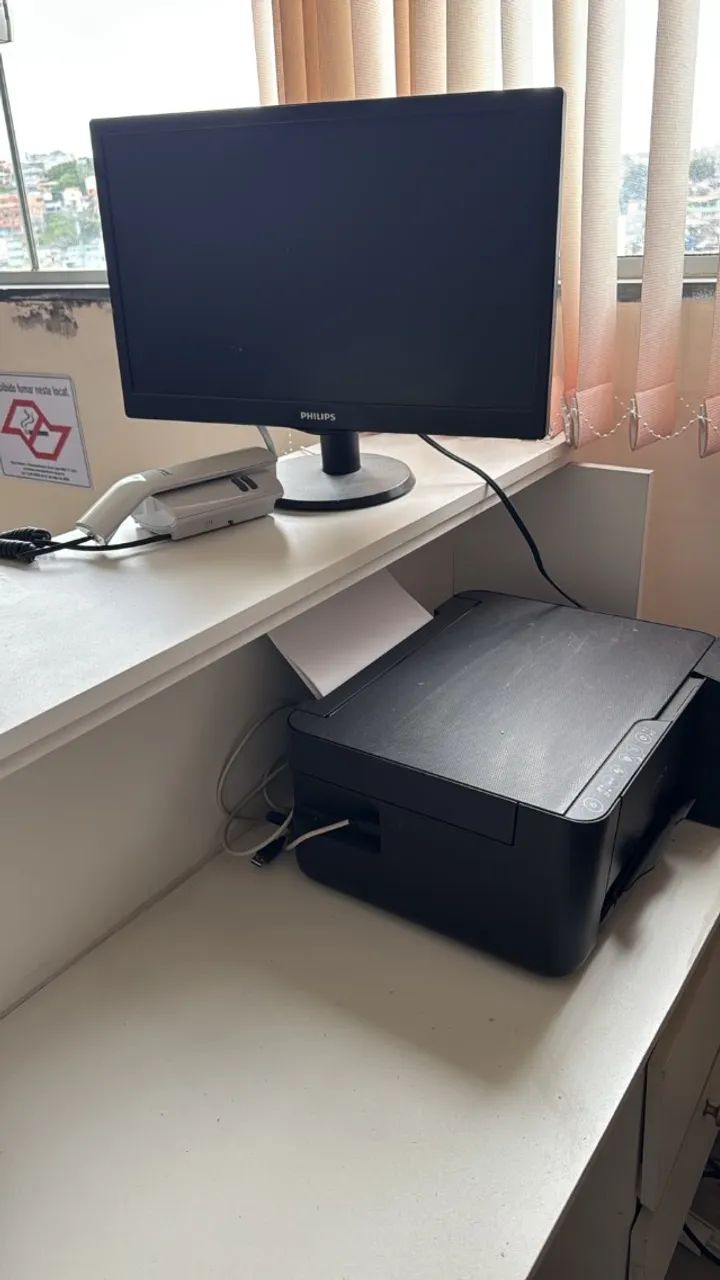 2 monitores para computador Philips e Samsung