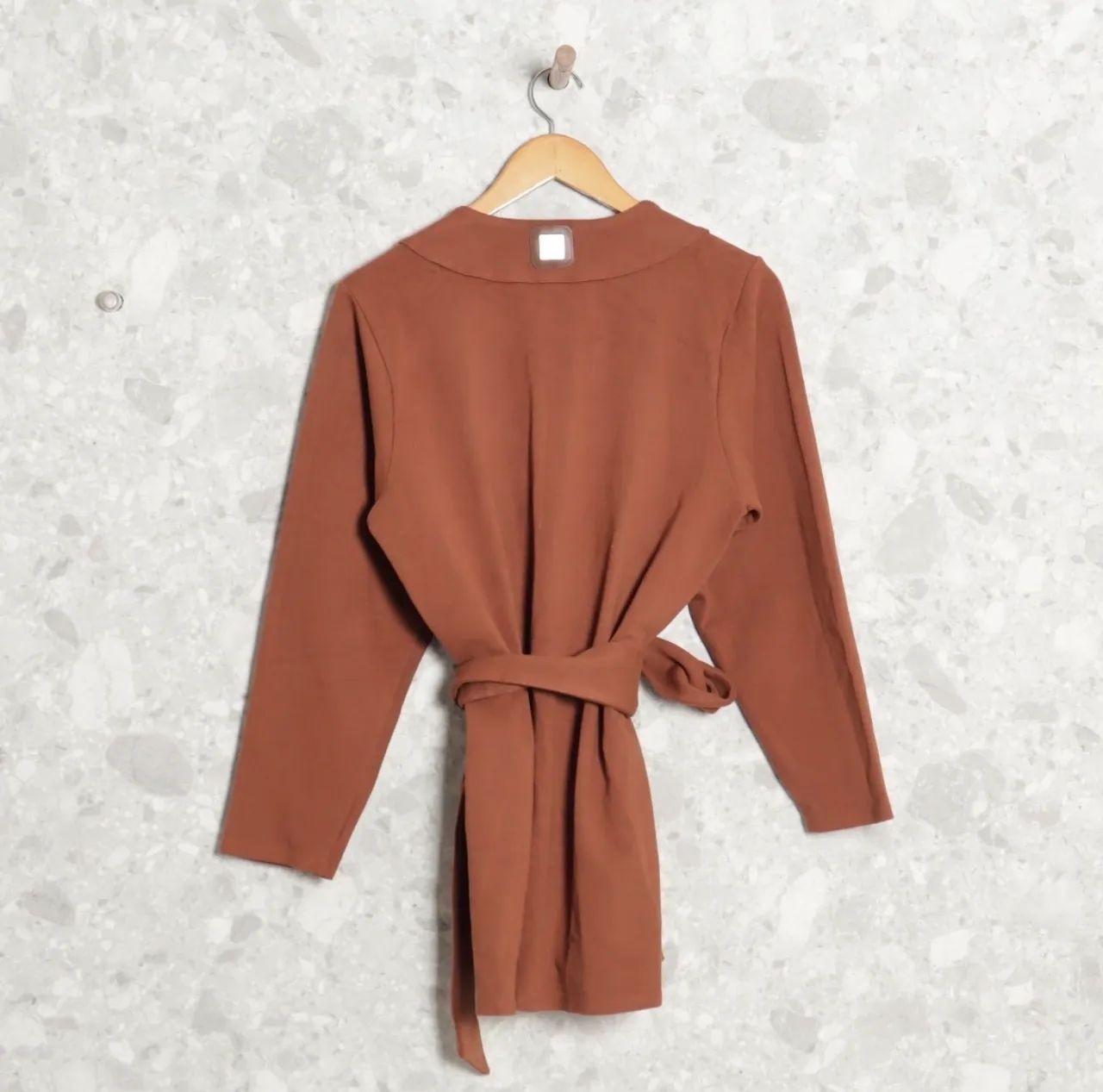 CARDIGAN MARROM LANÇA PERFUME G - Foto 2