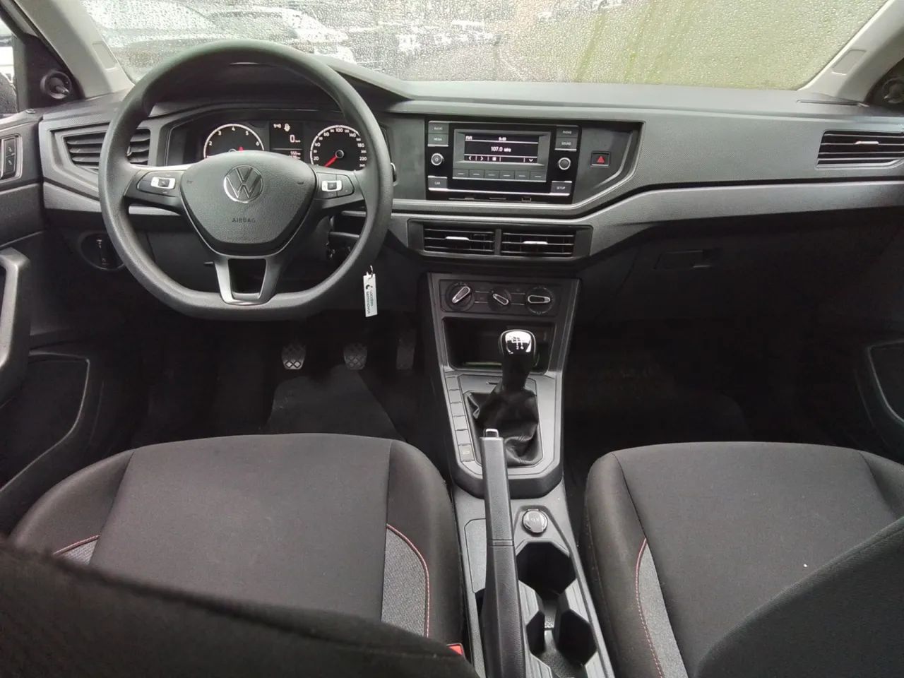 Volkswagen Polo Track 1.0 Flex 12V 5p, foto 9 de 13