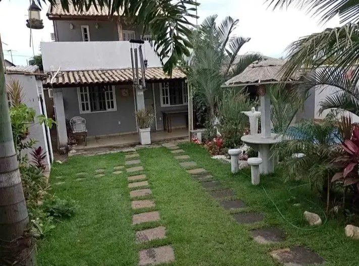 Vendo casa cm 3 quantos e 4 banheiro aceito oferta 