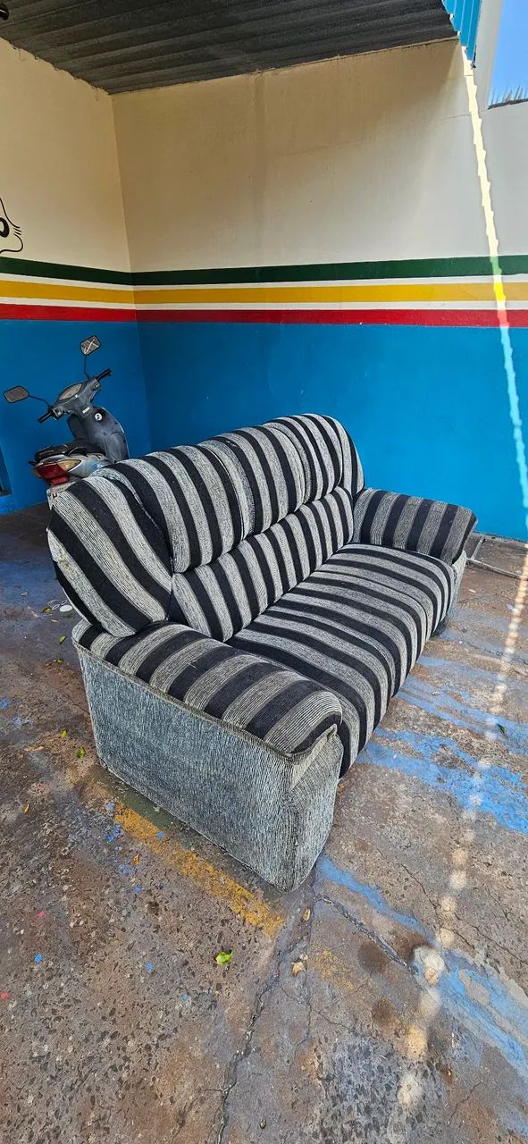 sofa 3 lugares bem conservado - ENTREGA GRÁTIS  - Foto 2