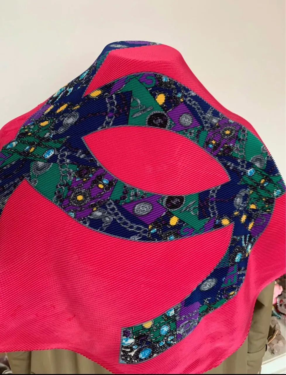 Lenço Chanel vintage plissado 