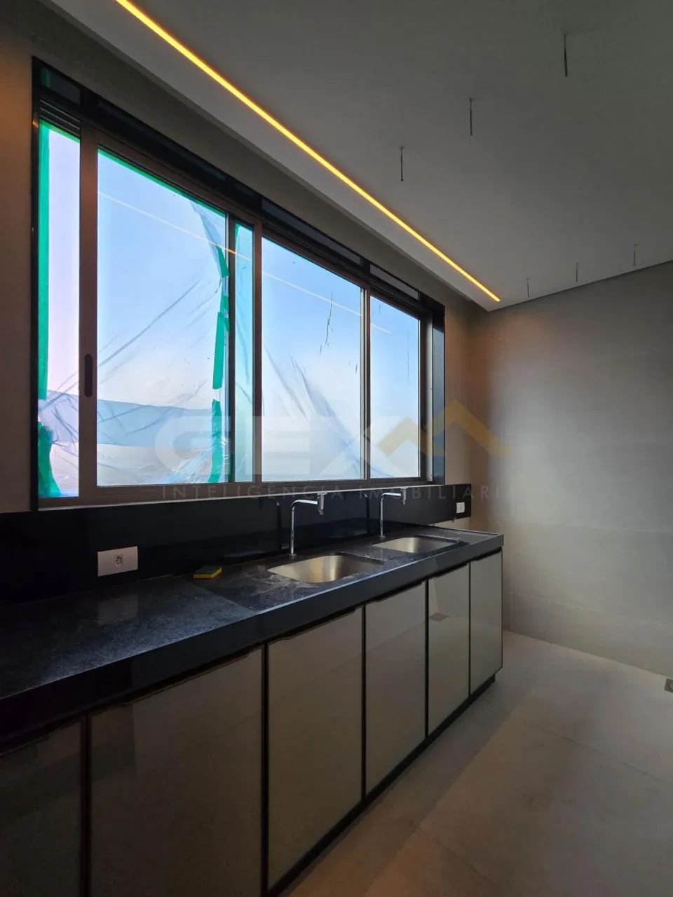 Apartamento à venda no Centro, com 3 quartos sendo 1 suíte com closet. - Foto 3