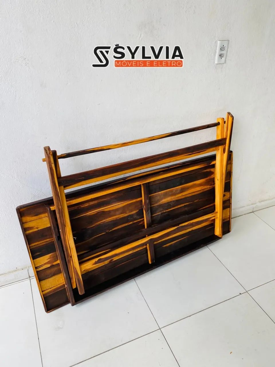 Mesa retangular 1,40x70 dobrável envernizada  - Foto 3