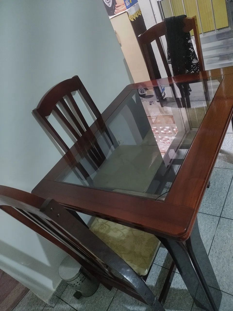 Mesa com 04 cadeiras  - Foto 2