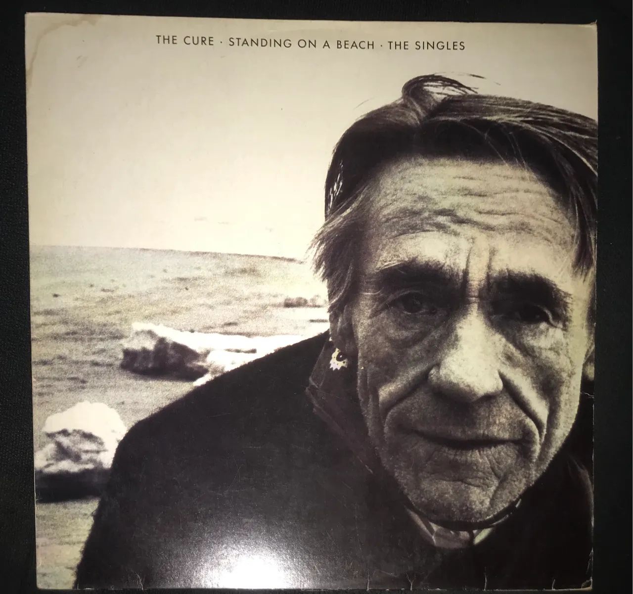 LP The Cure.    STANDING ON A SEACH  THE SINGLES 