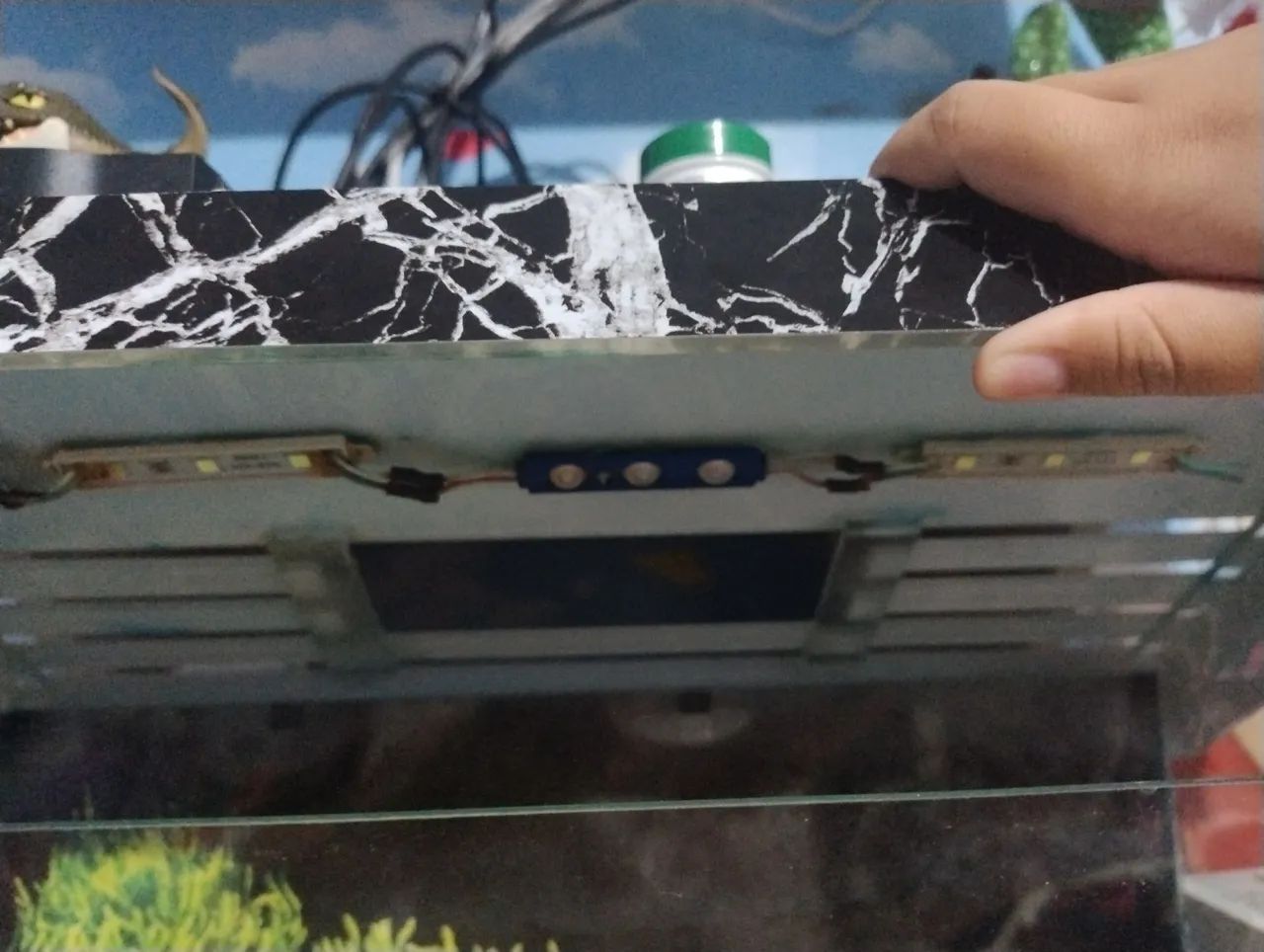 Aquário 20litros com defeito na tampa (led não liga) - Foto 3