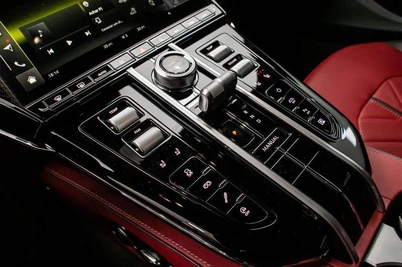 Aston Martin Vantage S Coupe 4.0 V8 680cv, foto 14 de 20