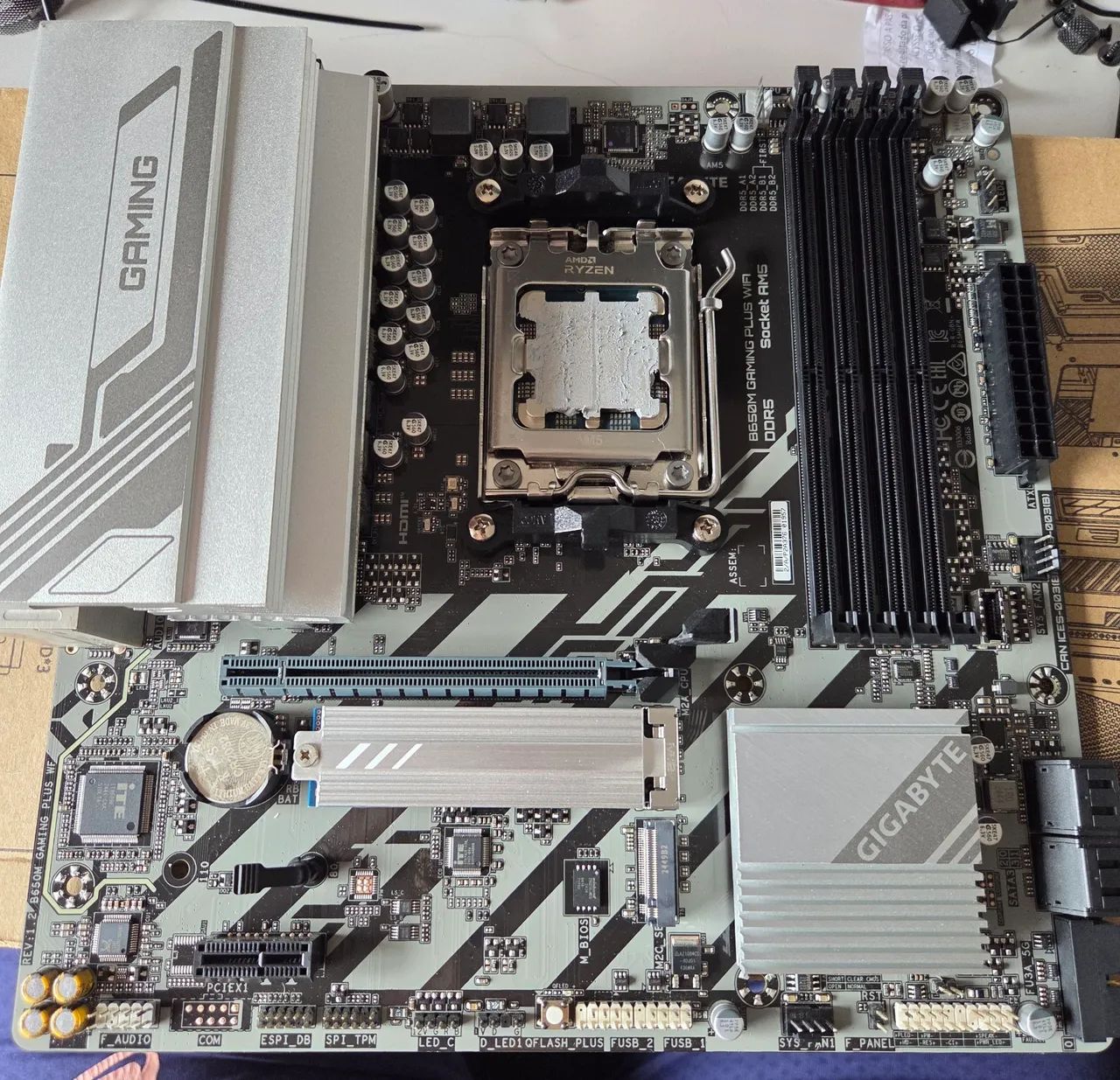 KIT AM5 RYZEN 7 7700+PLACA B650M PLUS WIFI