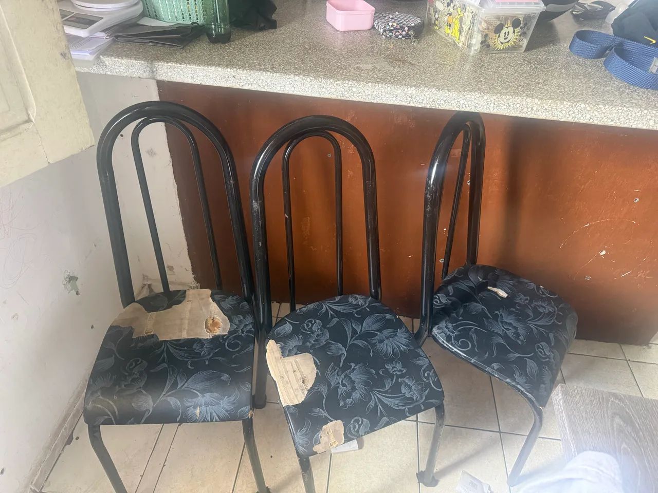 Mesa com quatro cadeiras 
