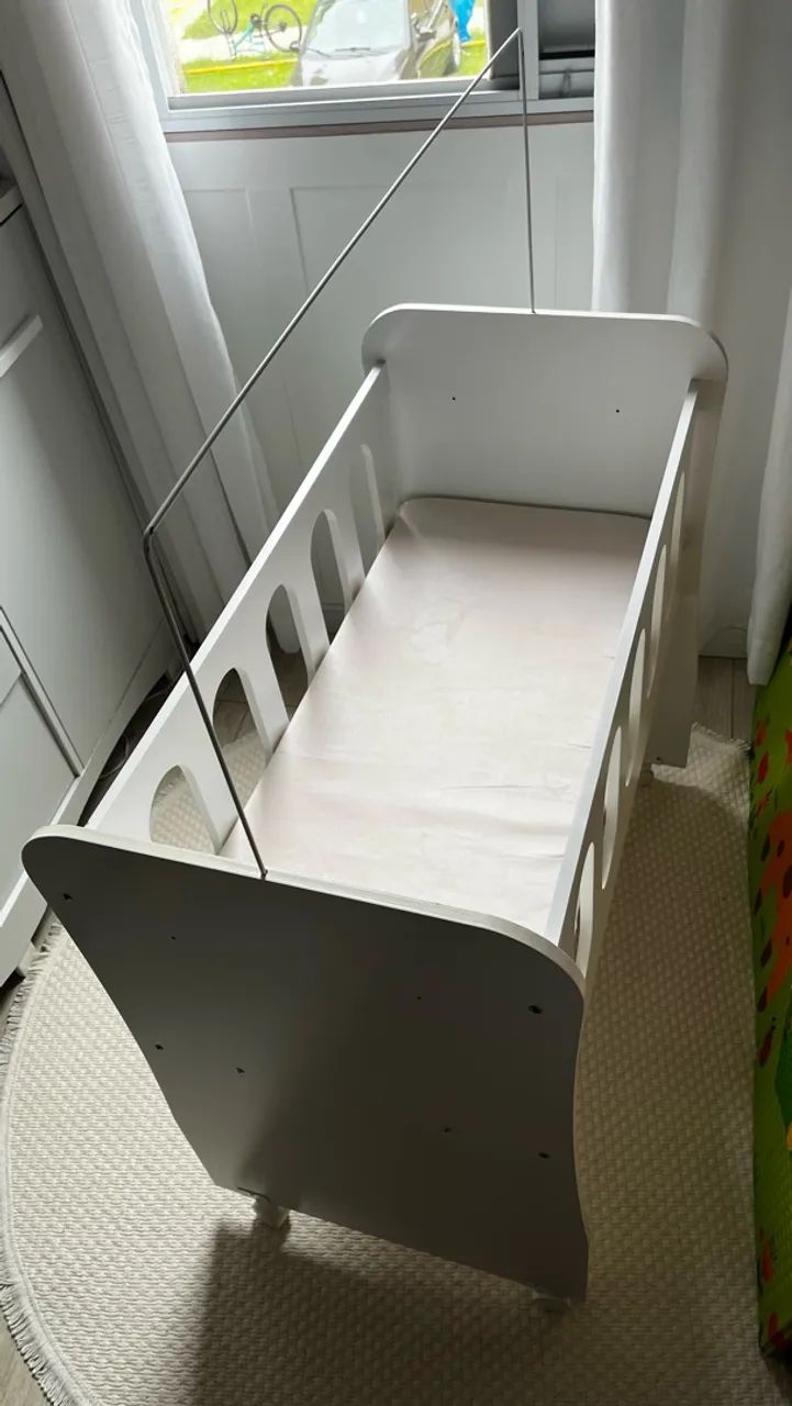 Mini berço com rodinhas/ colchão grátis  - Foto 2