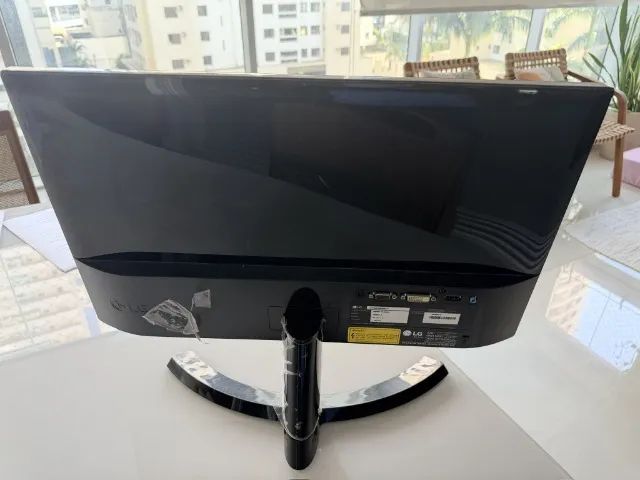 Monitor LG Flatron 21.5" Full HD IPS  - Foto 2