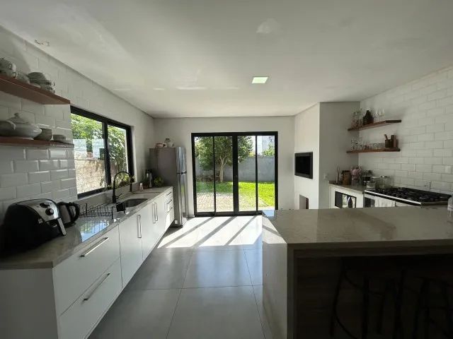Casa linda, com 03 quartos e sobra de terreno, com acesso fácil ao centro. - Foto 4