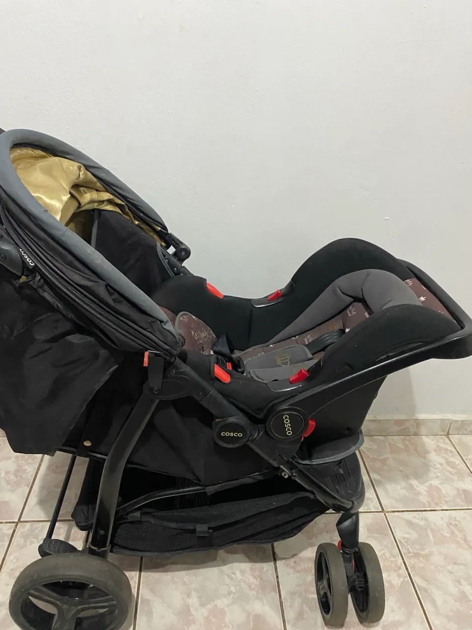 Carrinho de bebê e bebê conforto - Foto 4
