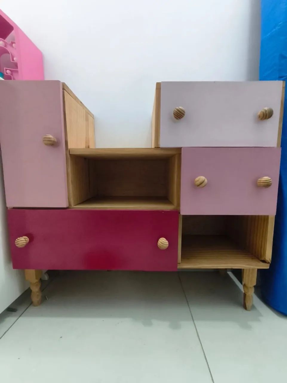 Vendo cômoda rosa