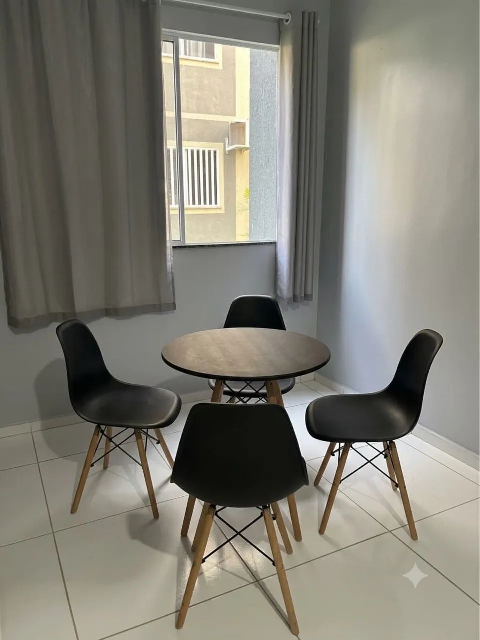 Mesa 4 cadeiras 