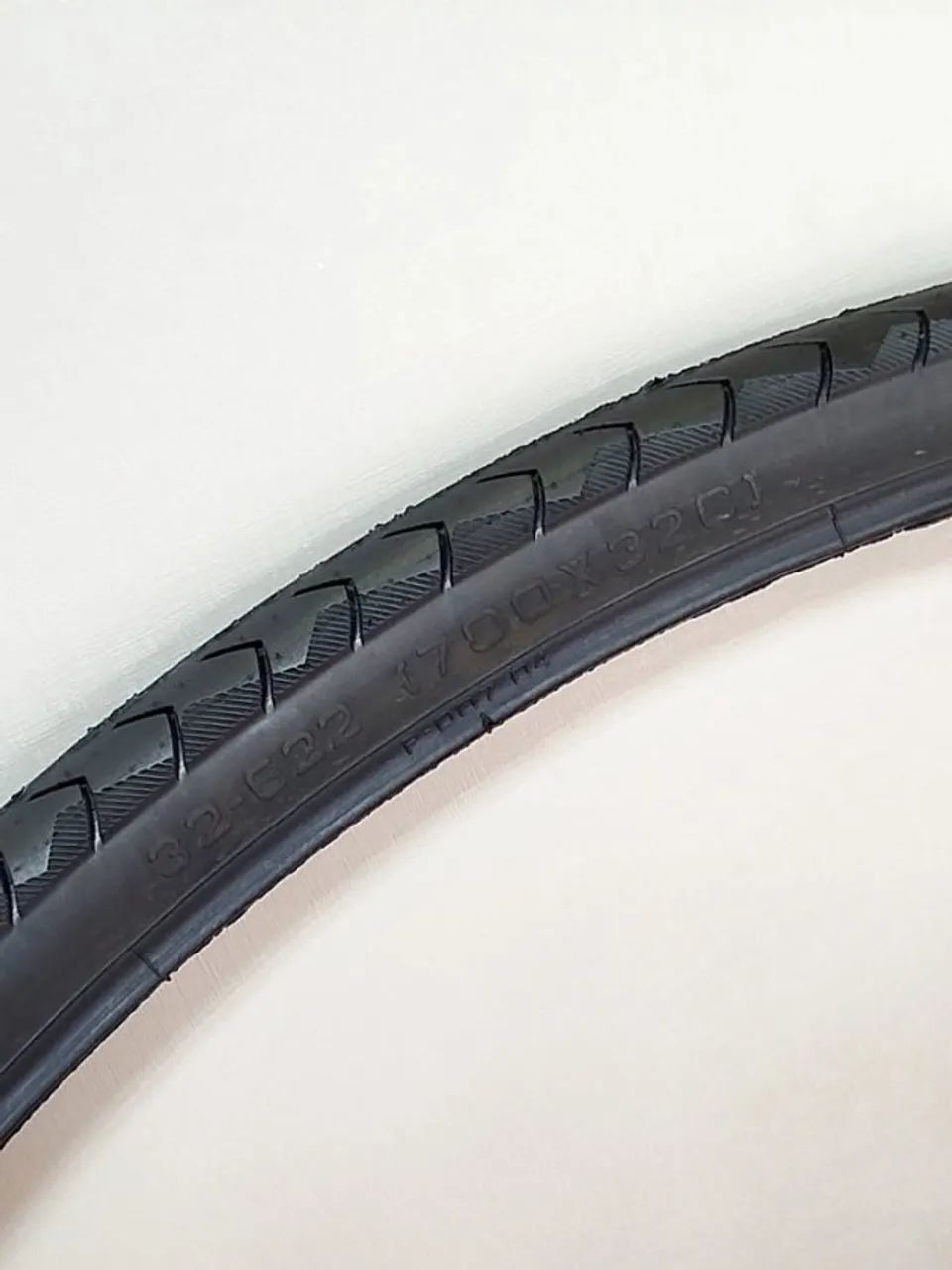 Pneu slick Pirelli 700x32 Phantom Street Aro 29 - Foto 4