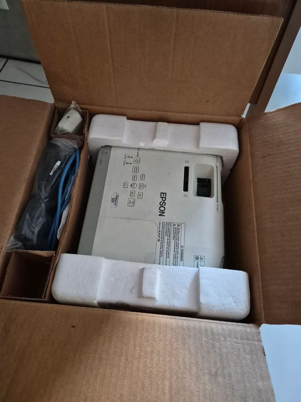 Projetor EPSON PowerLite S17 - Foto 2