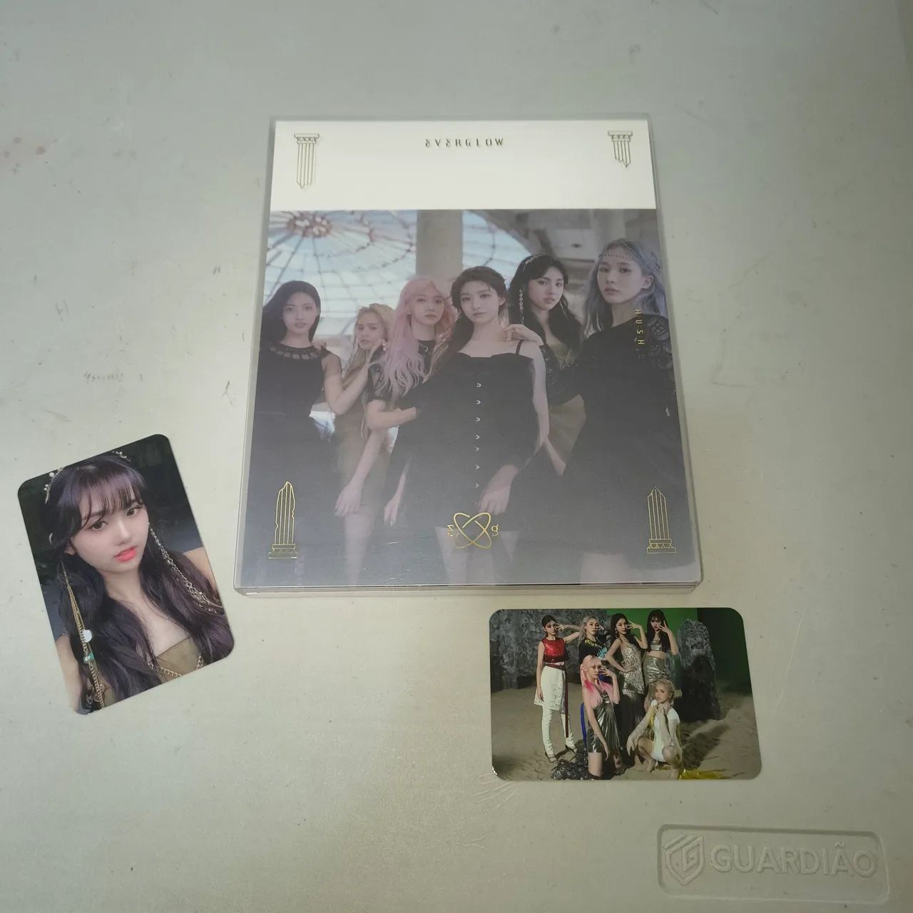 Álbum de Kpop do EVERGLOW - 