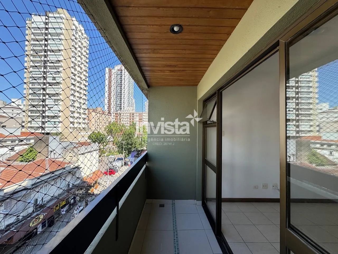 Apartamento 2 Dormitórios com Varanda para Alugar na Pompéia em SANTOS