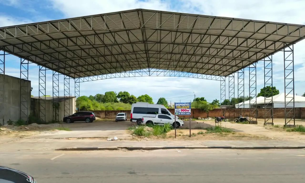 Galpão parcialmente construído - 900m2 - Bem Localizado