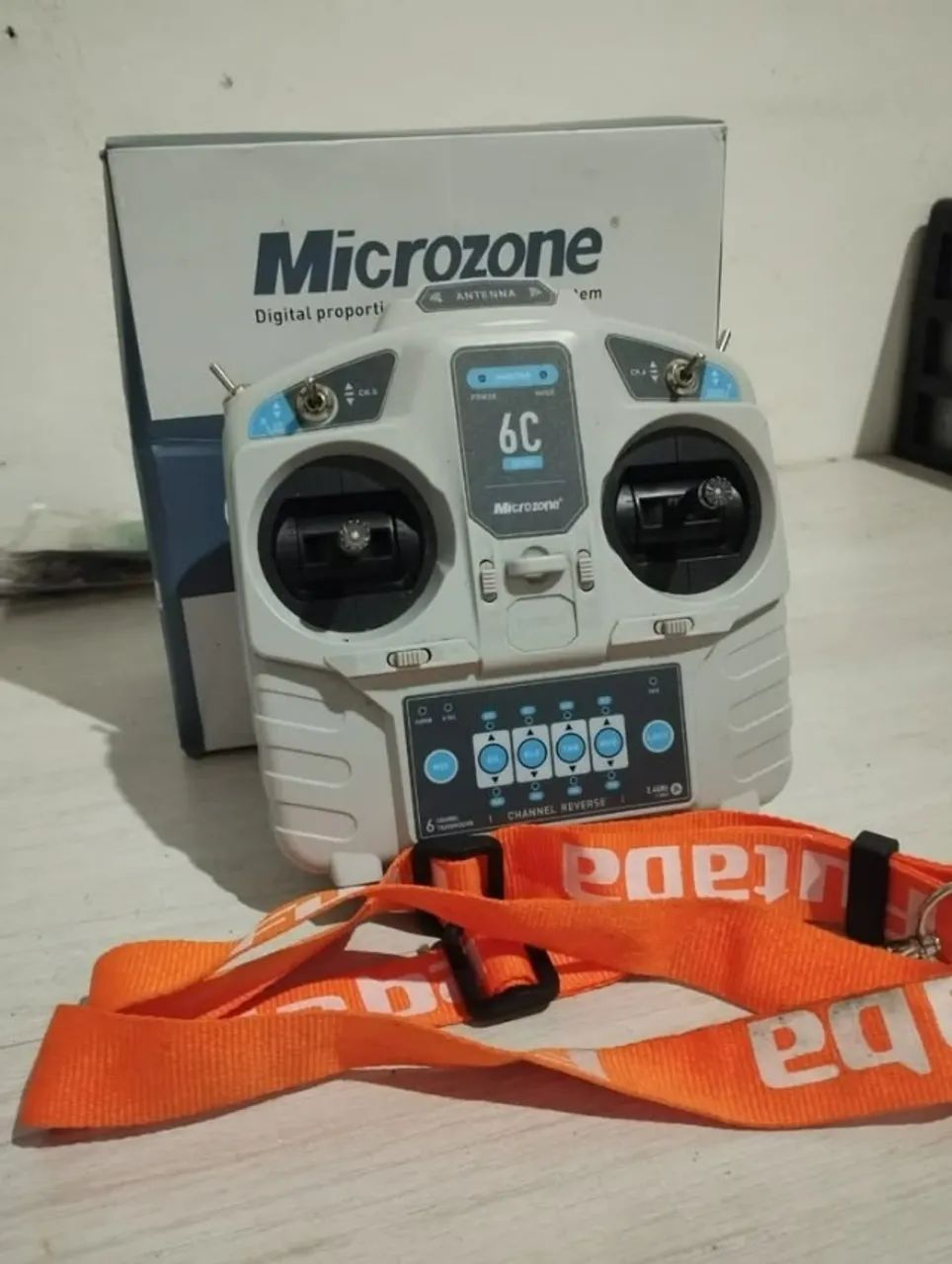 Rádio Controle Microzone 6 canais - Foto 2