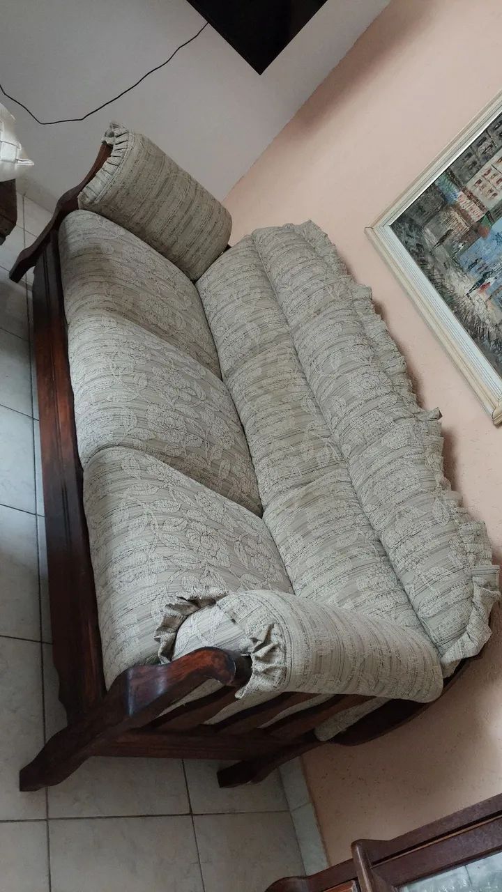 Sofá de três lugares madeira  - Foto 2
