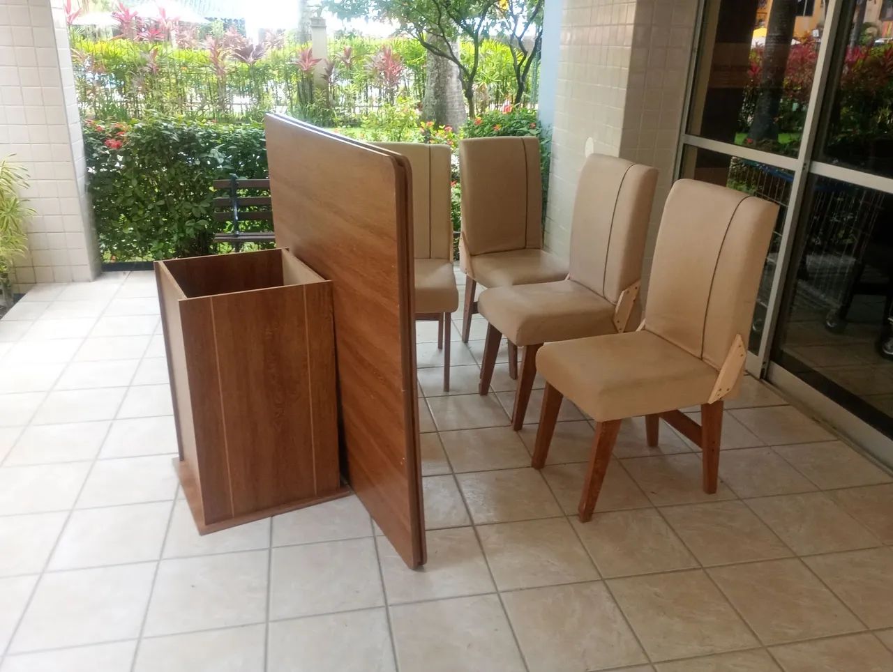 Mesa  de madeira com 4 cadeiras 65573822402690121
