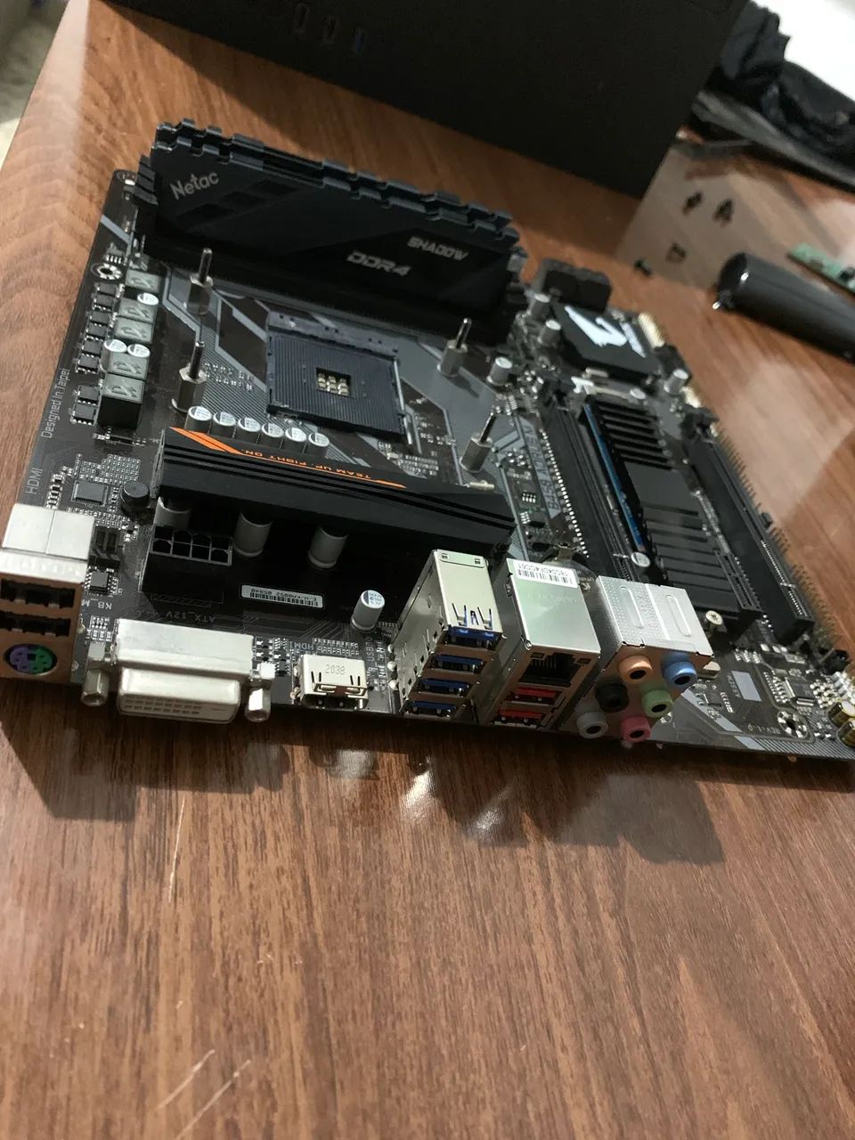 Kit Amd Ryzen 5600g + B450 Aorus M