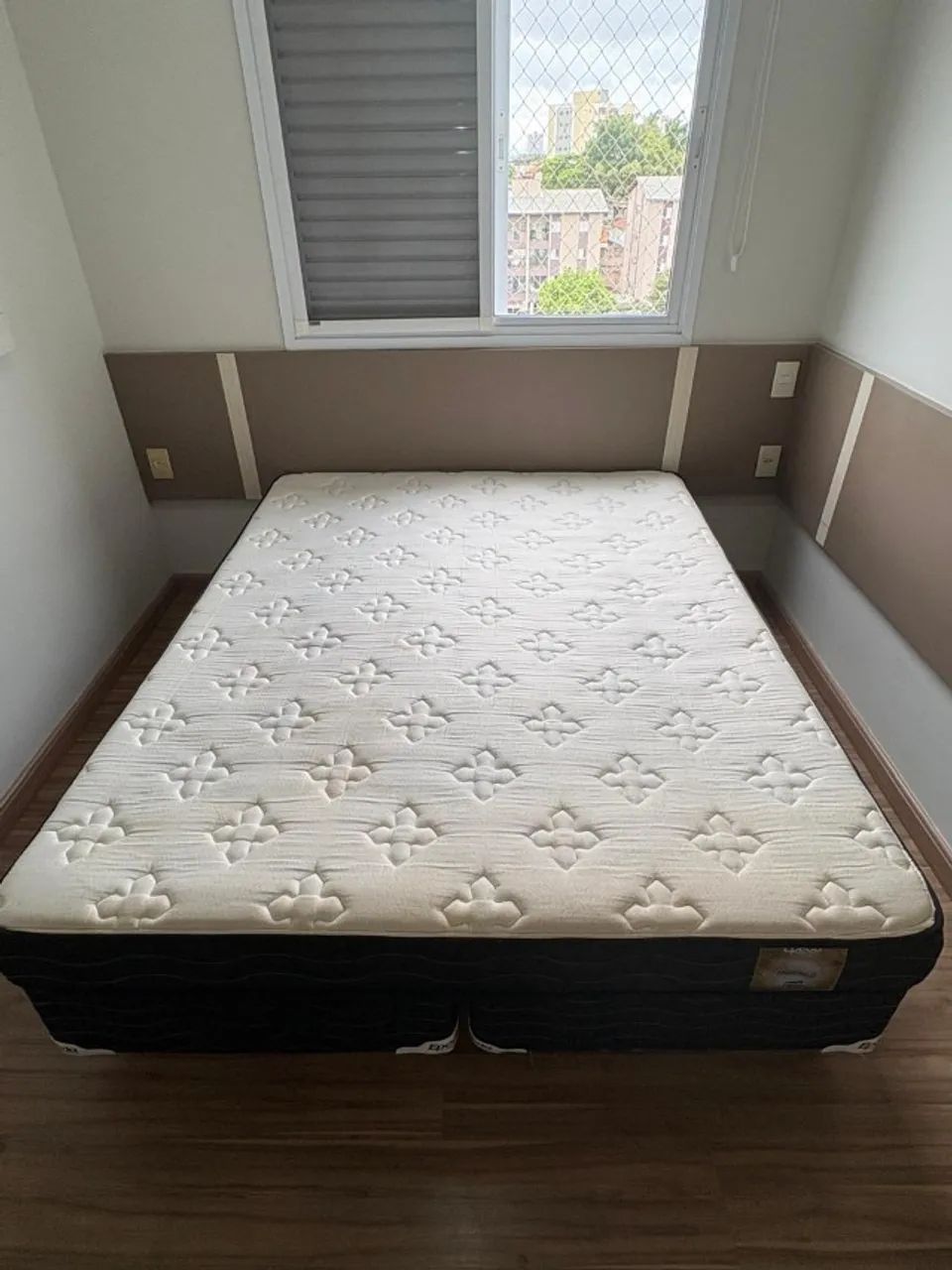 Cama Box Queen (Base+ Colchão) - Usado