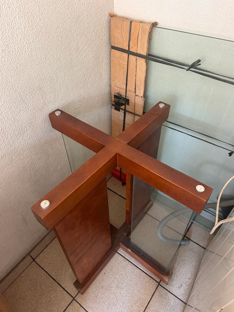 Vendo mesa de jantar, comprada no Rio Decor - Foto 2