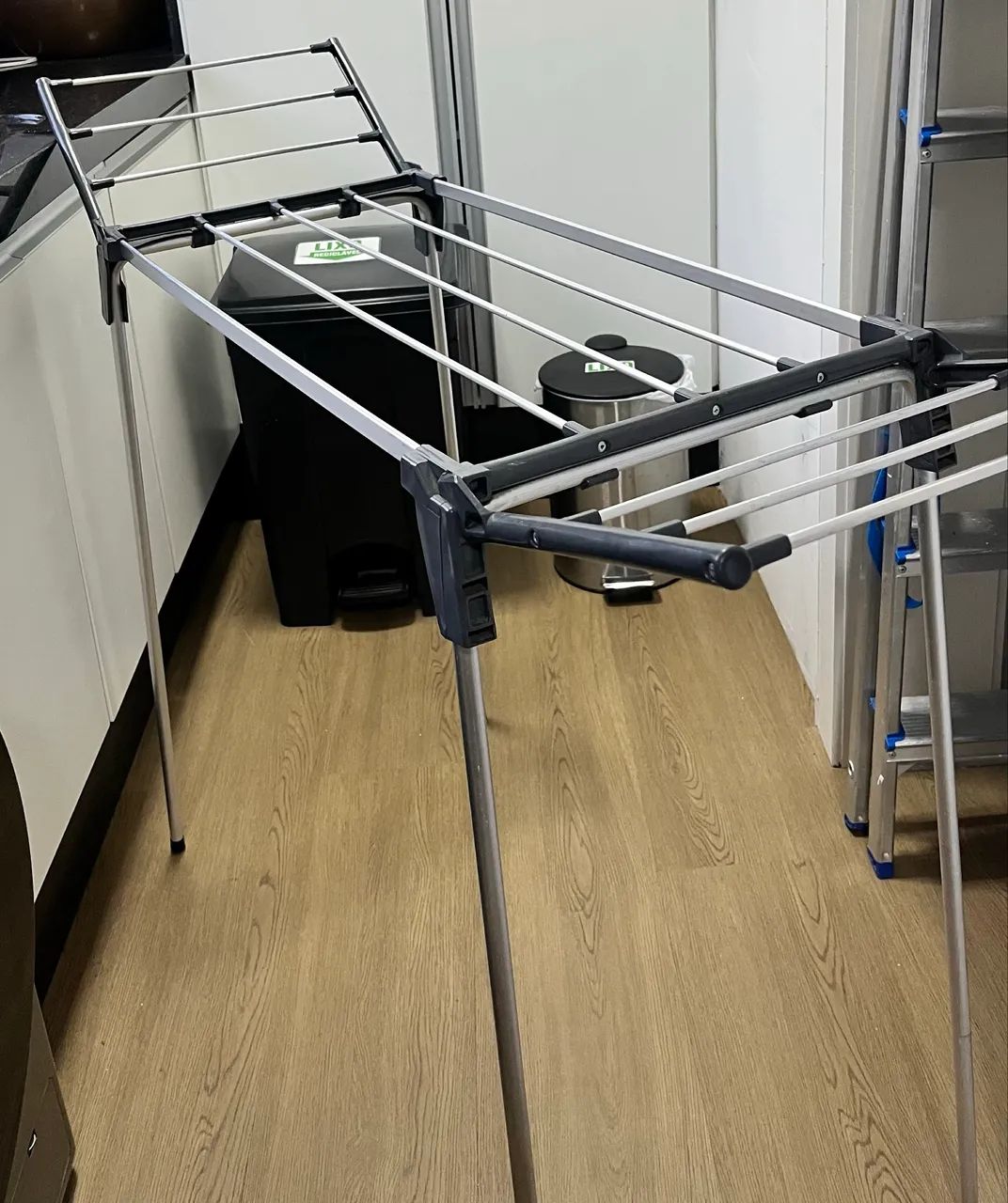 Varal de chão em alumínio 