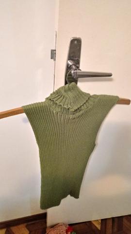 Blusa e casaco de linha verde - Foto 2