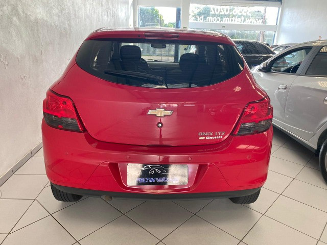 Onix 1.4 LTZ 2016 automático, segundo dono - Foto 5