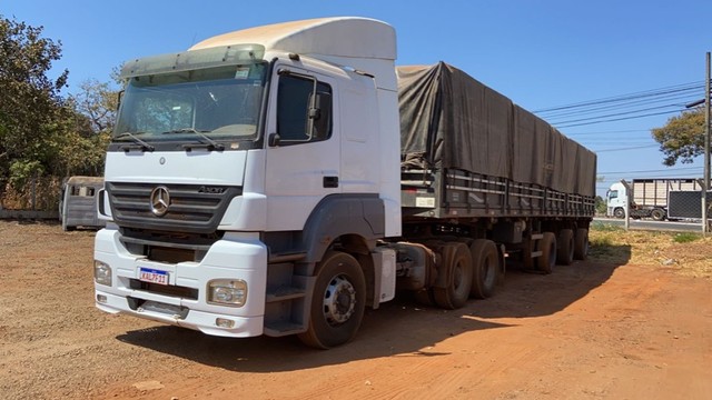 CAMINHÃO MERCEDES AXOR