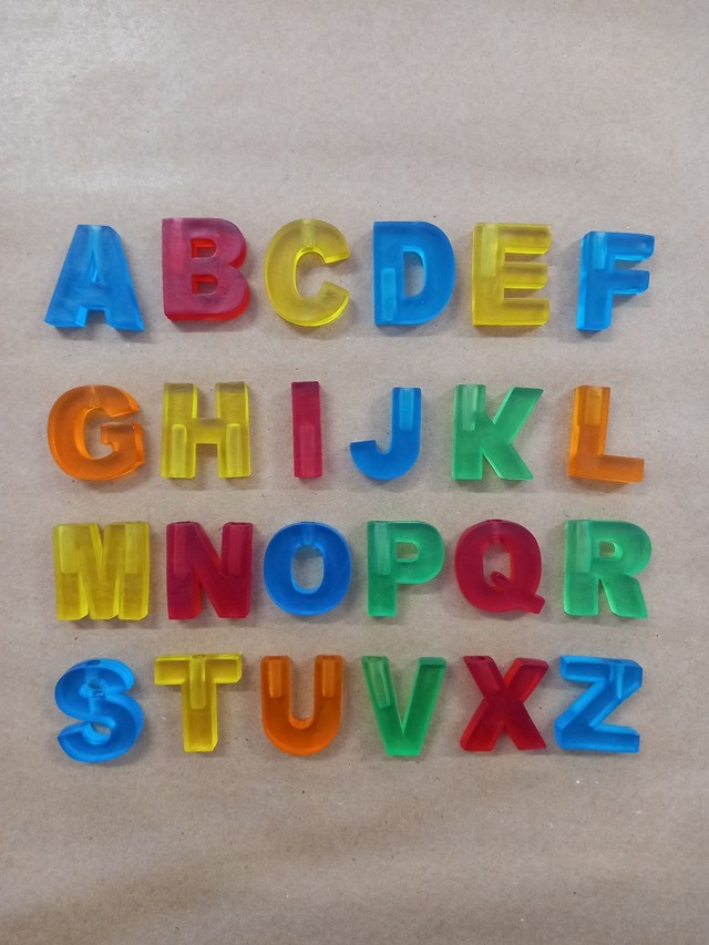 24 Letras para artesanato chaveiros brindes imãs leds apliques e muito mais - Foto 2