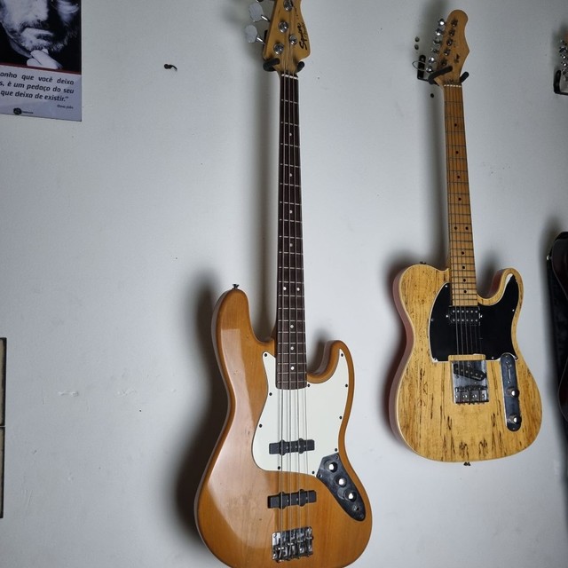 Baixo Fender Squier JBass 4 cordas