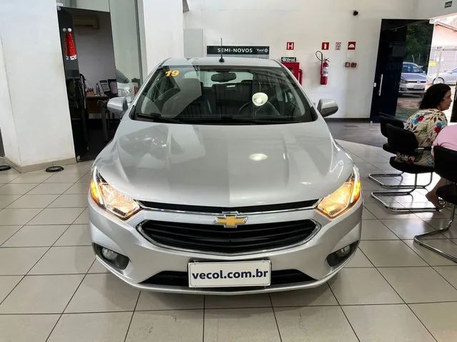 Comprar Hatch Chevrolet Onix Hatch 1.0 4P Flex Joy Prata 2018 em Botucatu-SP