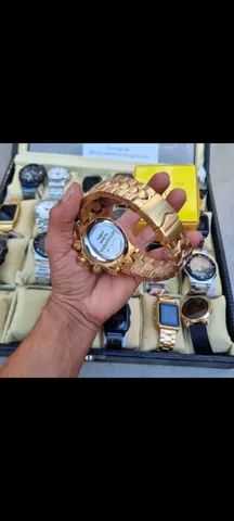 Relógio invicta venon dourado fundo preto - Foto 2