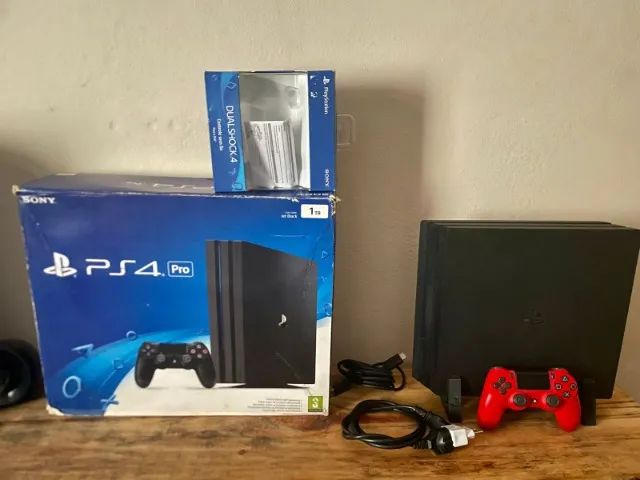 Vendo PS4 PRO 1 Tera com caixa original + 4 jogos - Videogames