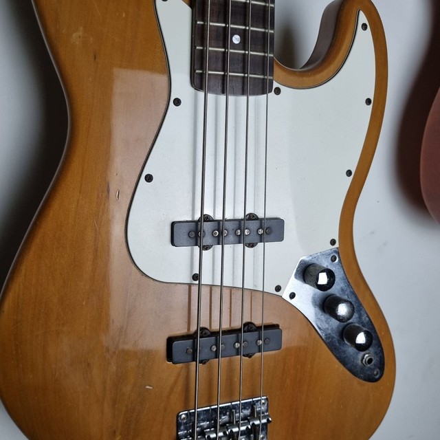 Baixo Fender Squier JBass 4 cordas