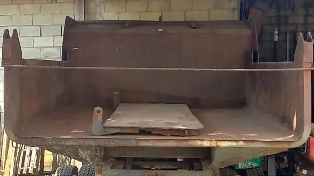 Vende-se caçamba para caminhão basculante - Foto 2