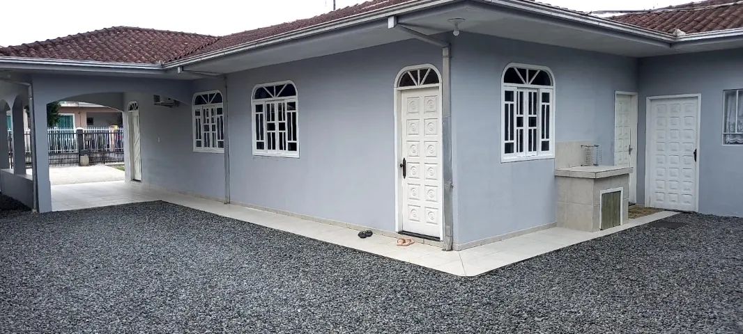 Vendo casa com 4 quartos no Iririú com 1 suíte  - Foto 2