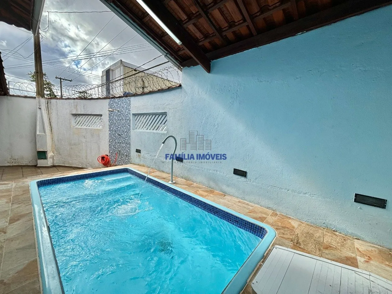 Casa à venda em Santos, Santa Maria - 4 quartos, com piscina