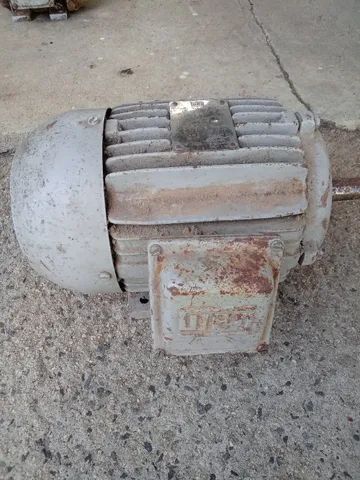 Motor elétrico Weg trifásico 880 rpm 1 cv