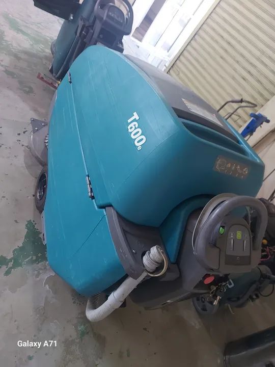 Lavadora de piso Tennant T600 - Foto 3