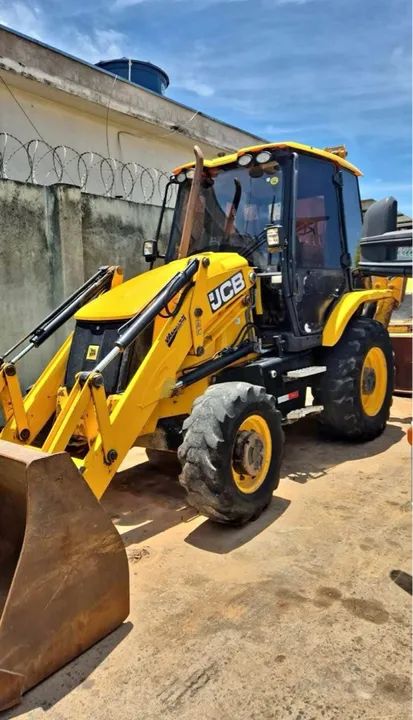 Retroescavadeira JCB 3CX 4x4 2016
