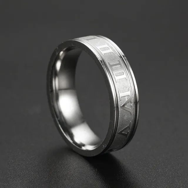 Anel Aliança Compromisso Prateado Números Romanos Aço Inox Casual 6mm - Foto 2