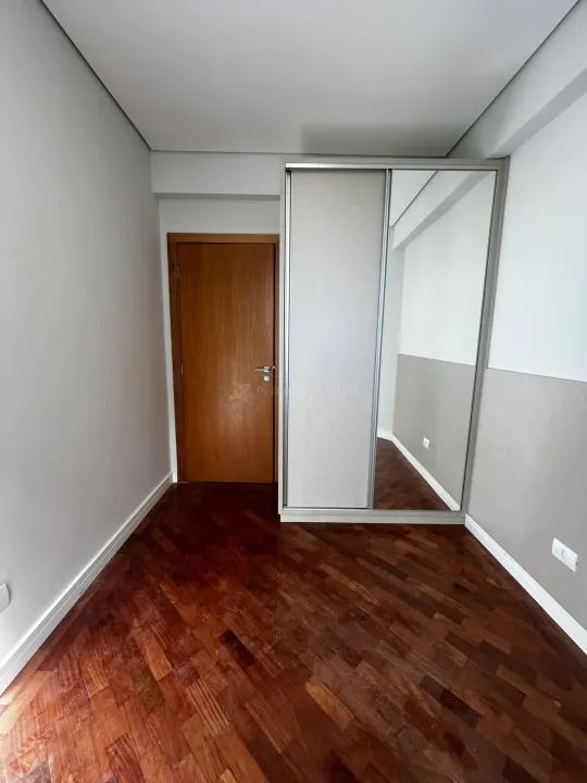 Apartamento de 3 Dormitórios com Suíte e Ar Condicionado para Locação no Centro de Maringá - Foto 8