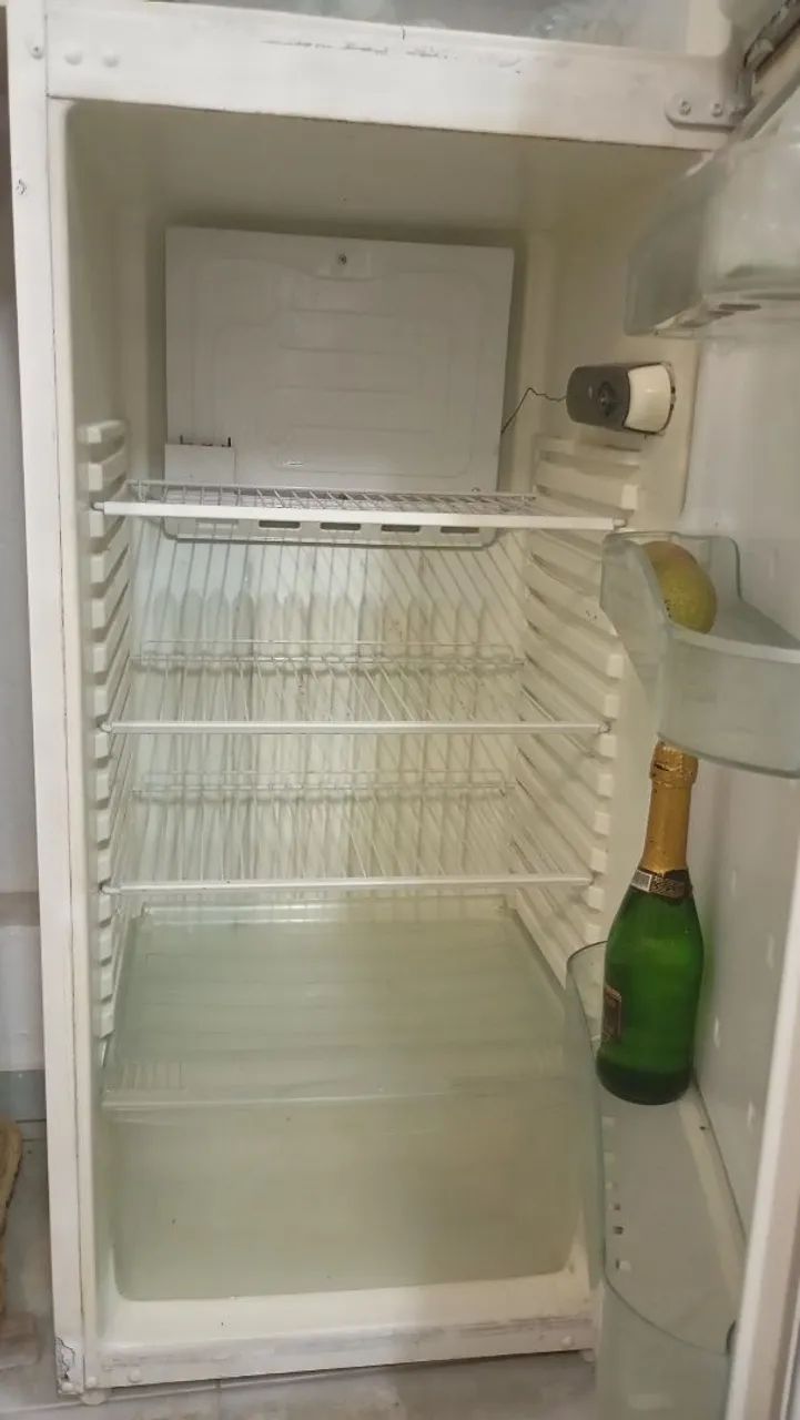 Geladeira muito boa, entrego ? - Foto 3